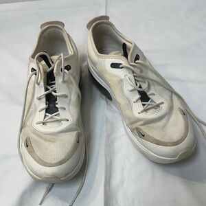 Nike Airmax women’s White Athletic Shoes 9.5